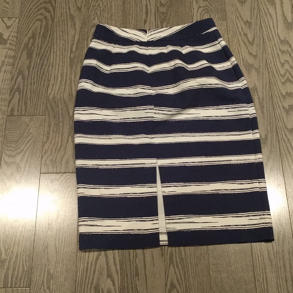 Beautiful 🌹 blue and white skirt by Zara🍀🌸🌼 - Picture 4 of 9